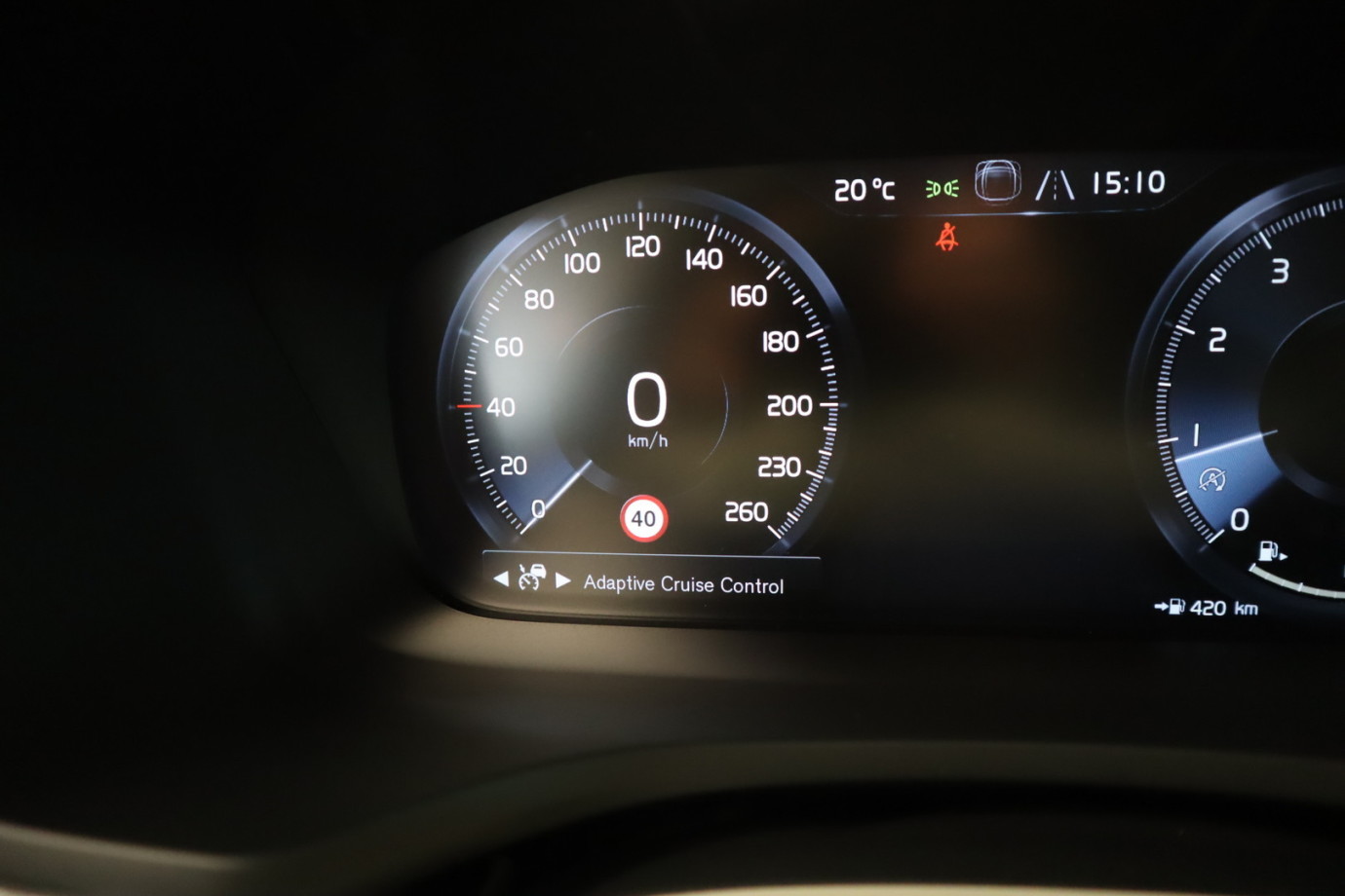 Esittelykuva VOLVO V60 CROSS COUNTRY bensiiniautosta.