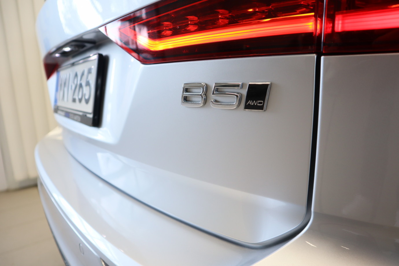Esittelykuva VOLVO V60 CROSS COUNTRY bensiiniautosta.