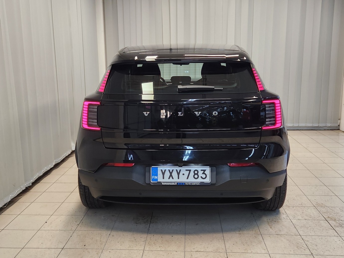 Esittelykuva VOLVO EX30 täyssähköautosta.