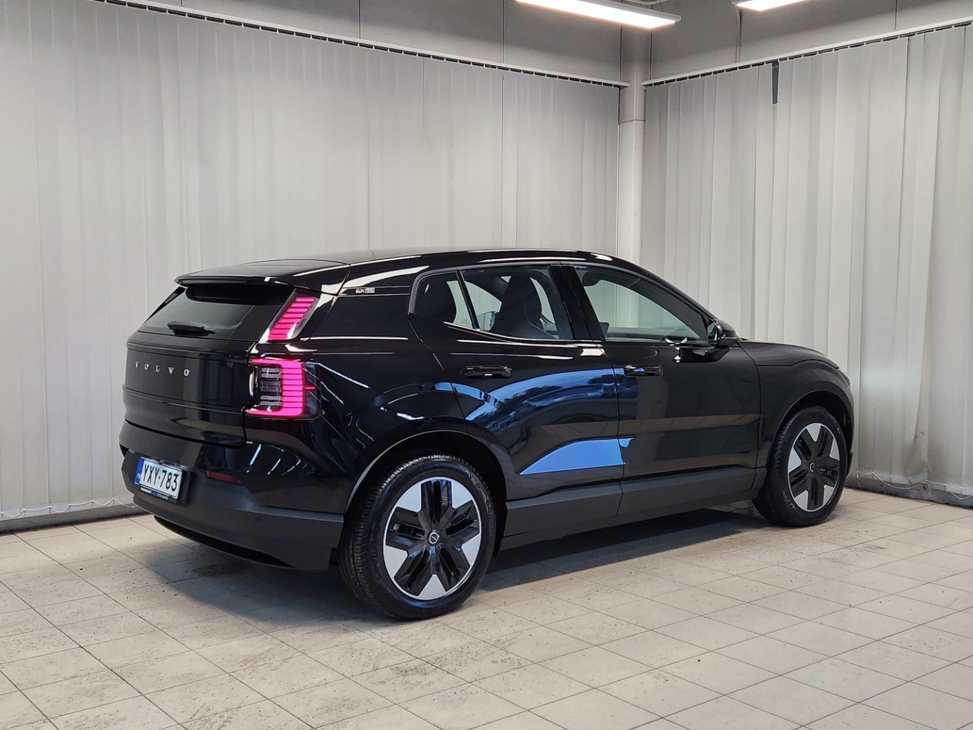 Esittelykuva VOLVO EX30 täyssähköautosta.