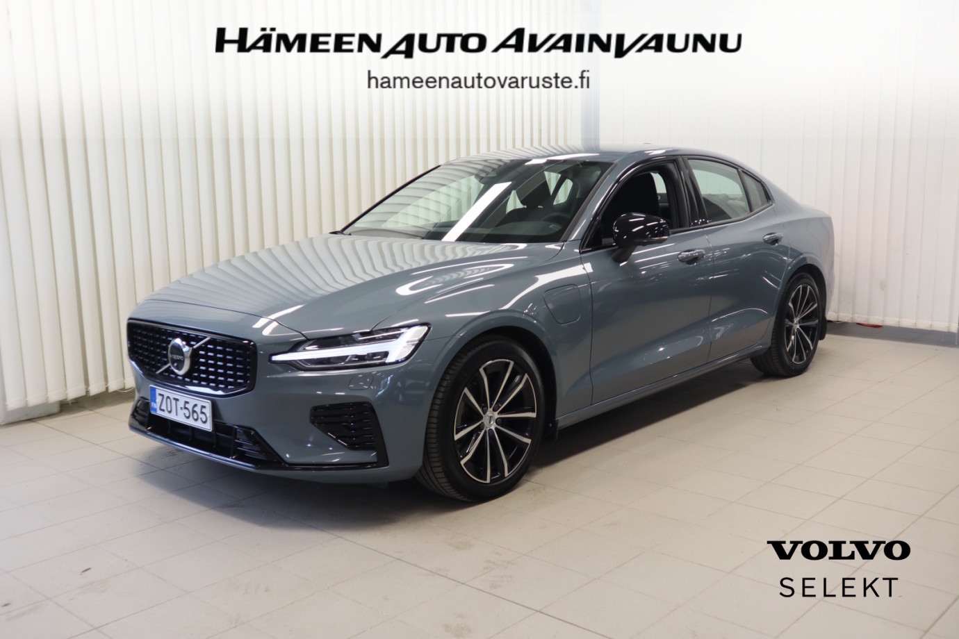 Esittelykuva VOLVO S60 lataushybridiautosta.