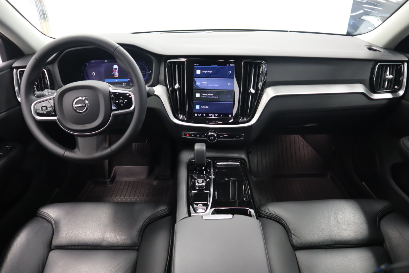 Esittelykuva VOLVO S60 lataushybridiautosta.