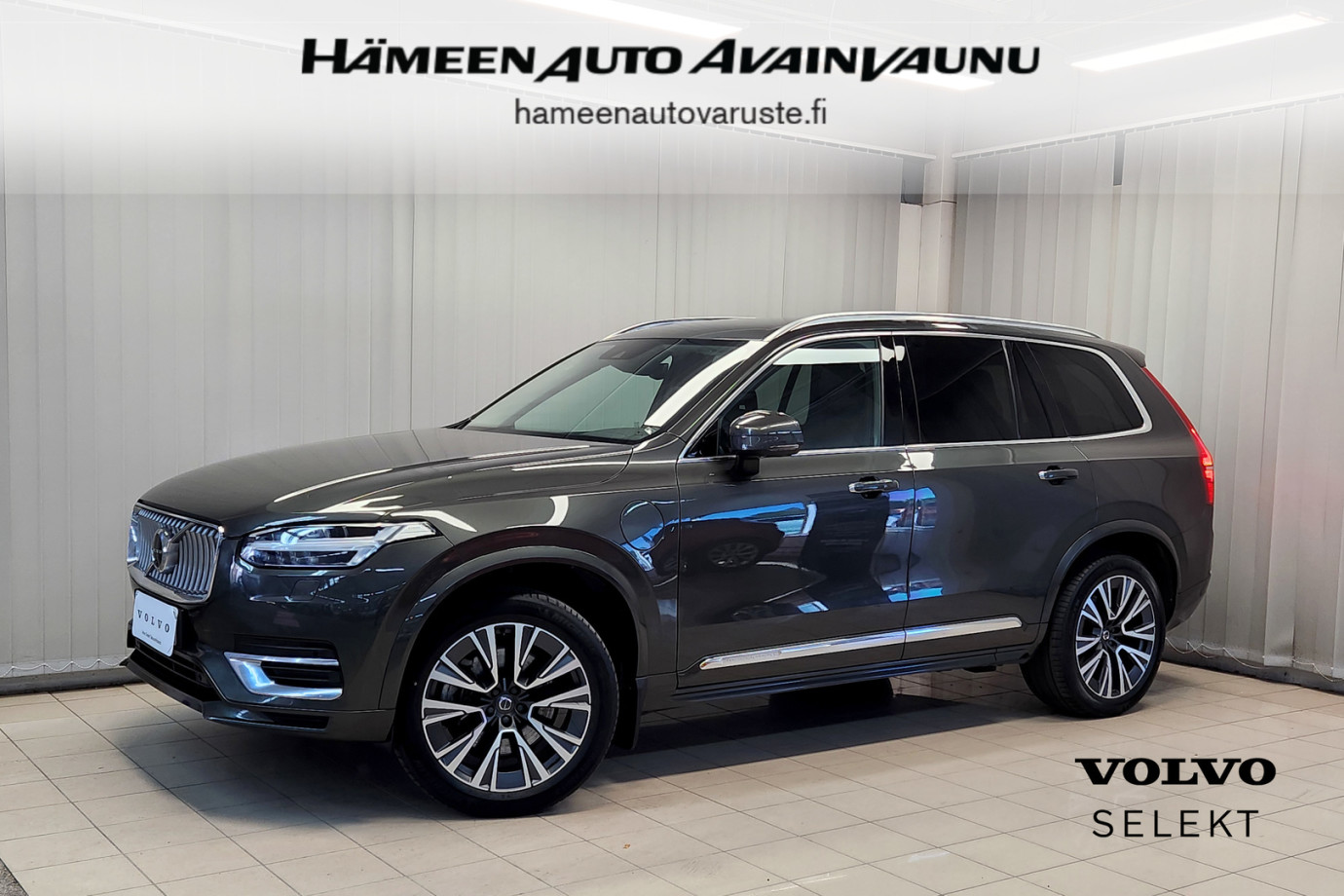 Esittelykuva VOLVO XC90 lataushybridiautosta.
