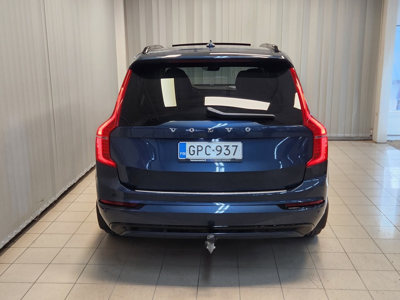 Esittelykuva VOLVO XC90 lataushybridiautosta.