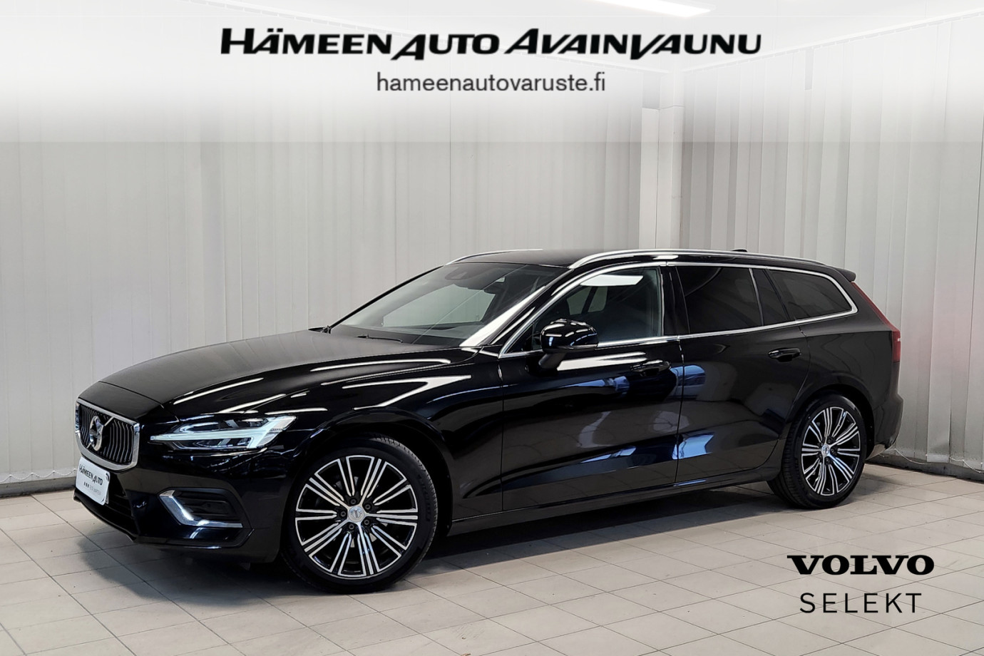 Esittelykuva VOLVO V60 kevythybridiautosta.