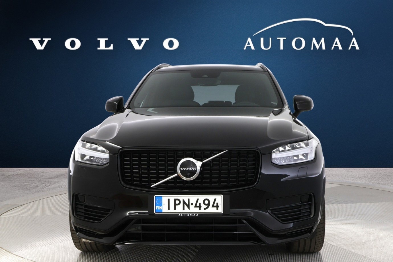 Esittelykuva VOLVO XC90 lataushybridiautosta.