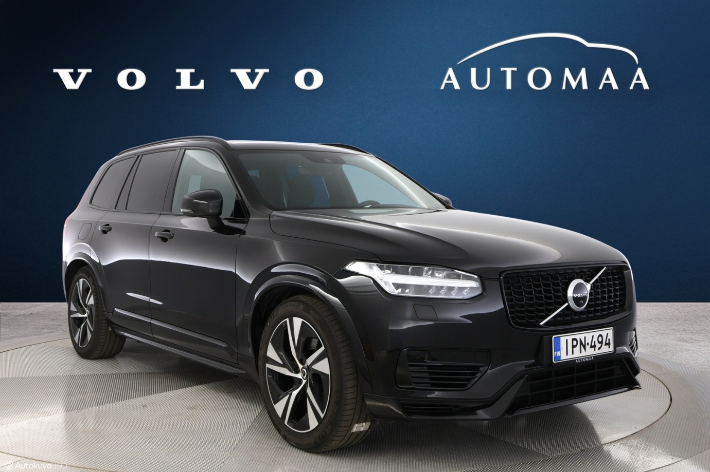Esittelykuva VOLVO XC90 lataushybridiautosta.