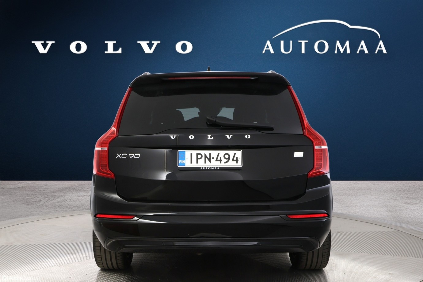 Esittelykuva VOLVO XC90 lataushybridiautosta.