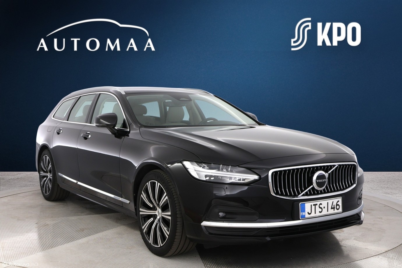 Esittelykuva VOLVO V90 kevythybridiautosta.