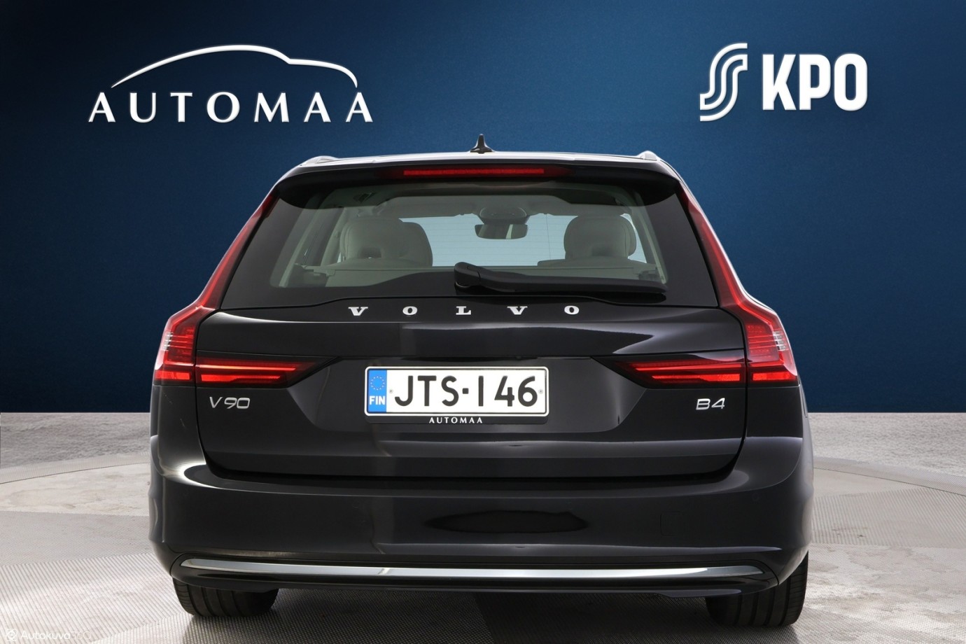 Esittelykuva VOLVO V90 kevythybridiautosta.