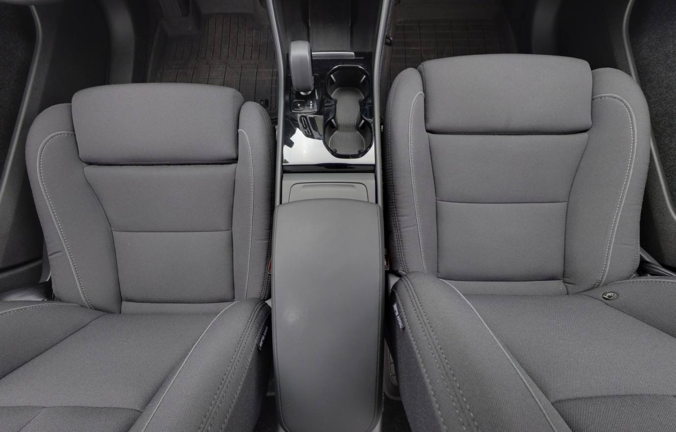 Esittelykuva VOLVO C40 täyssähköautosta.