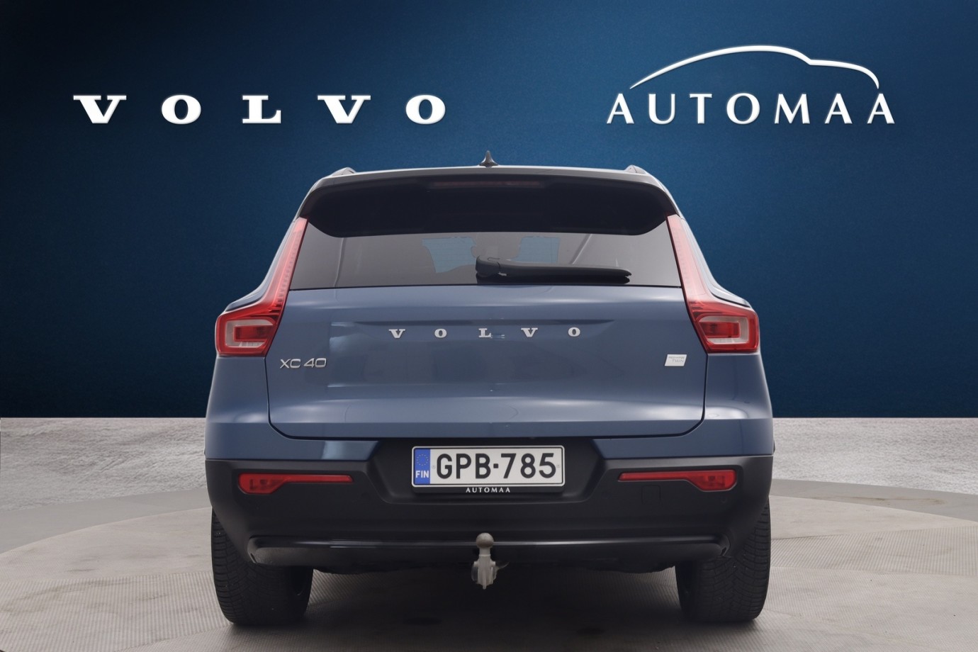 Esittelykuva VOLVO XC40 täyssähköautosta.