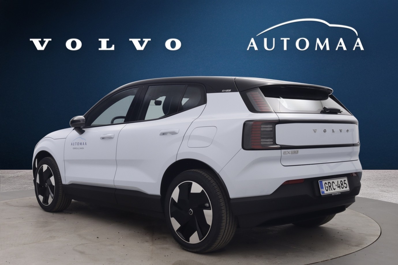 Esittelykuva VOLVO EX30 täyssähköautosta.