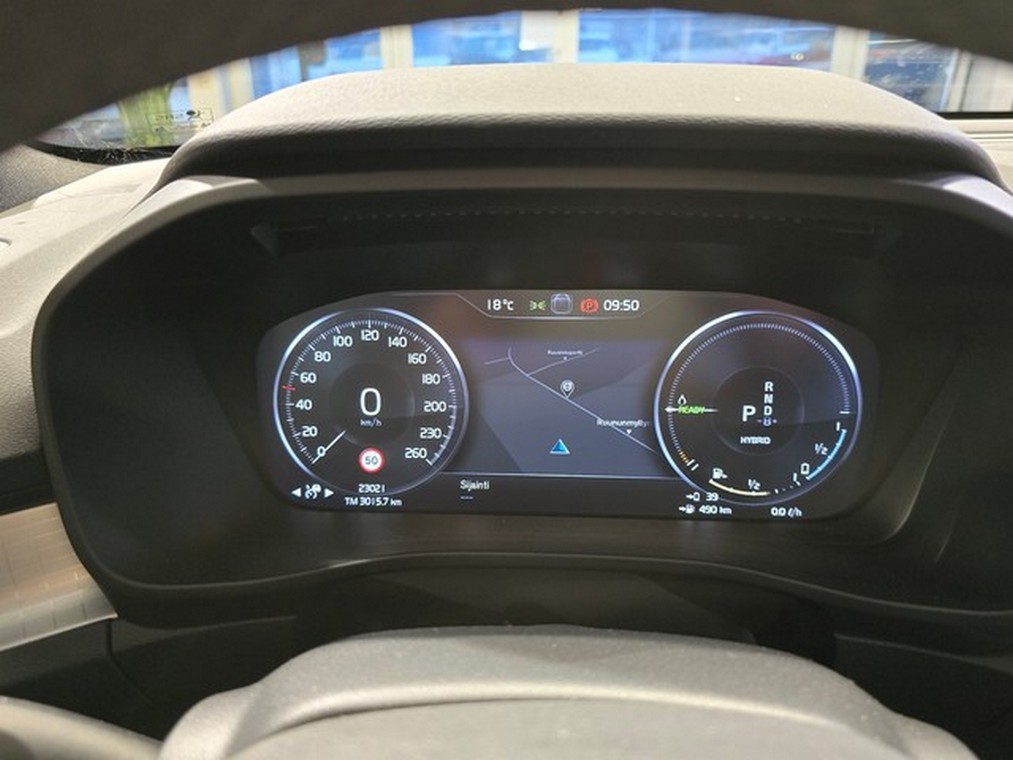 Esittelykuva VOLVO XC40 lataushybridiautosta.