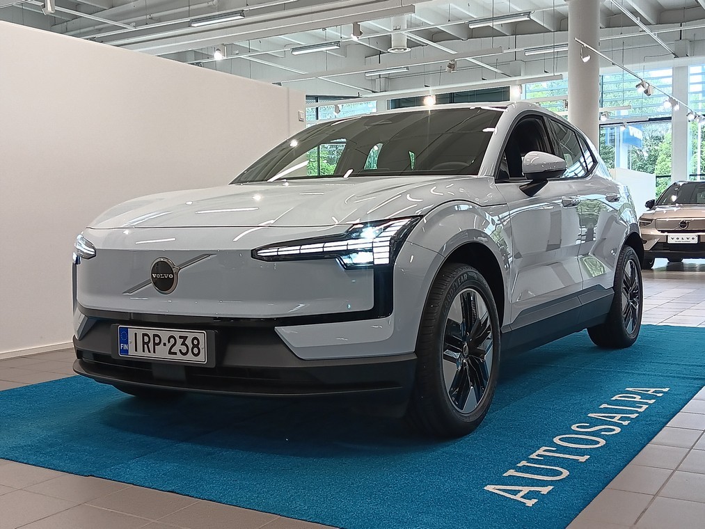 Esittelykuva VOLVO EX30 täyssähköautosta.