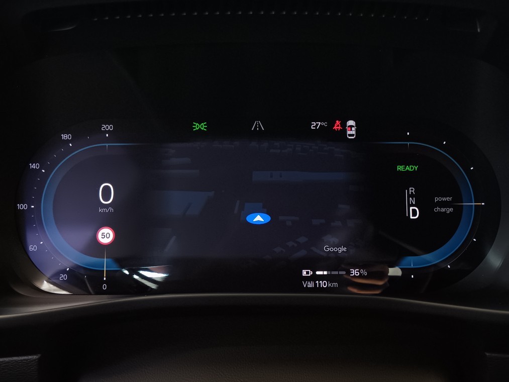 Esittelykuva VOLVO XC40 täyssähköautosta.