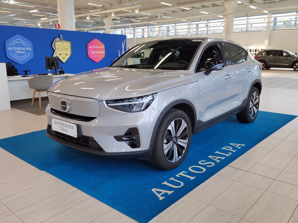 Esittelykuva VOLVO C40 täyssähköautosta.