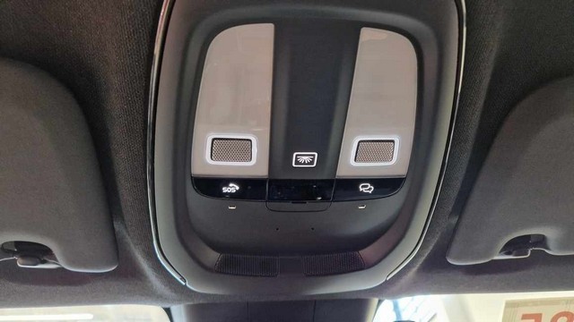 Esittelykuva VOLVO C40 täyssähköautosta.