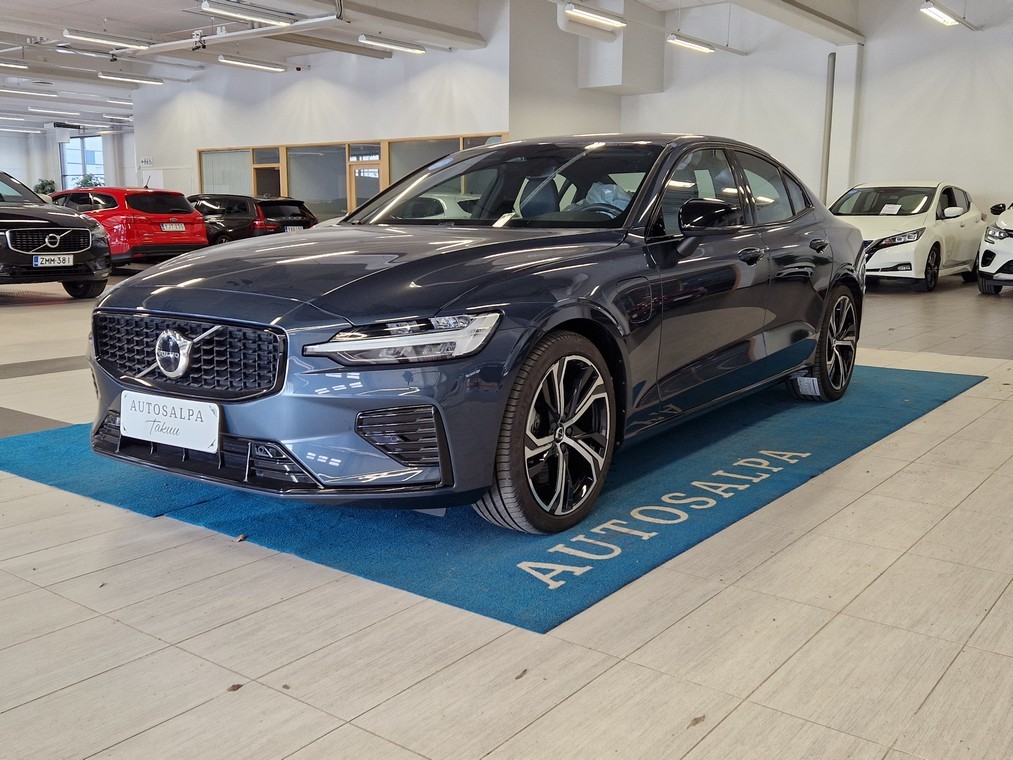 Esittelykuva VOLVO S60 lataushybridiautosta.