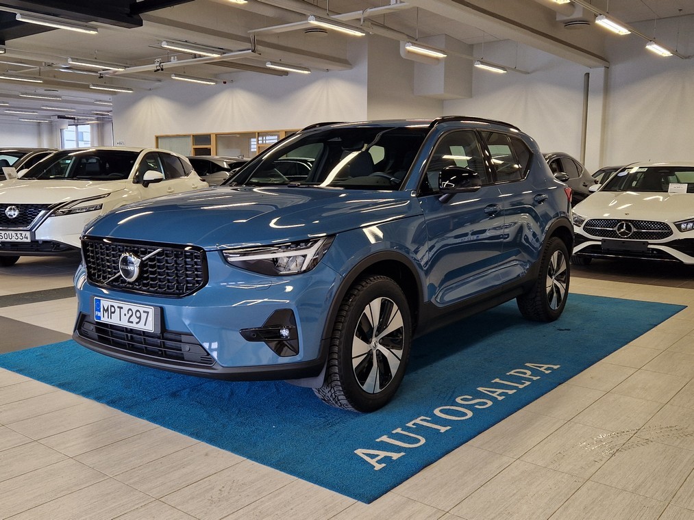 Esittelykuva VOLVO XC40 bensiiniautosta.