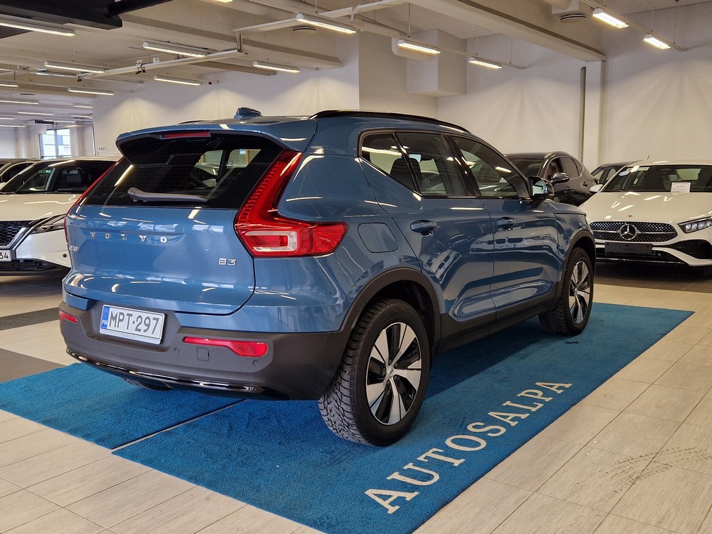 Esittelykuva VOLVO XC40 bensiiniautosta.