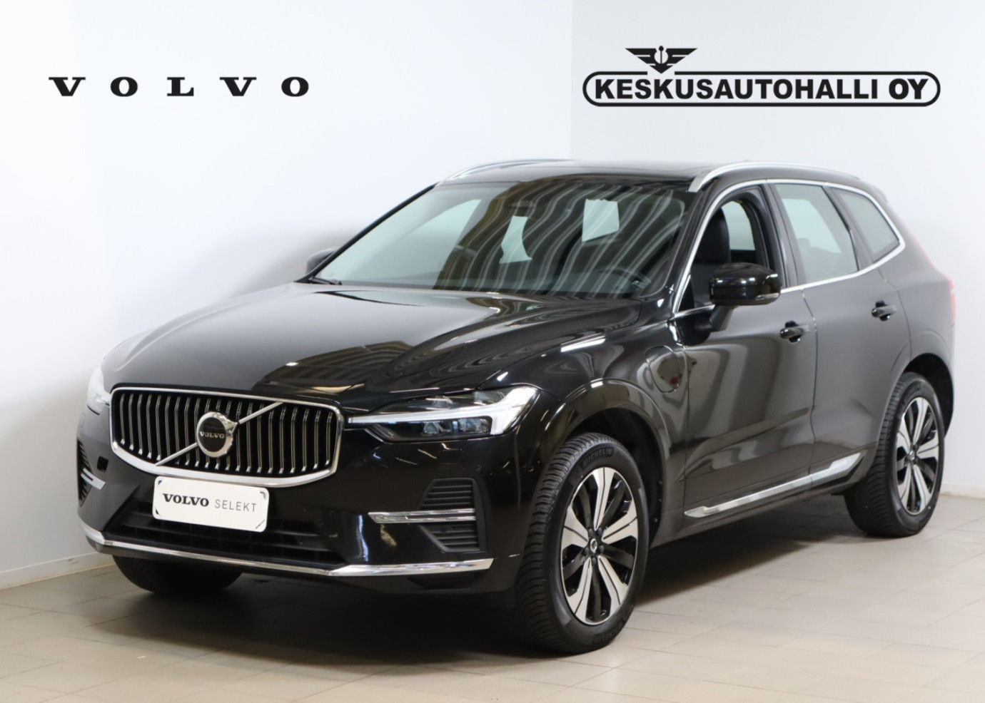 Esittelykuva VOLVO XC60 lataushybridiautosta.