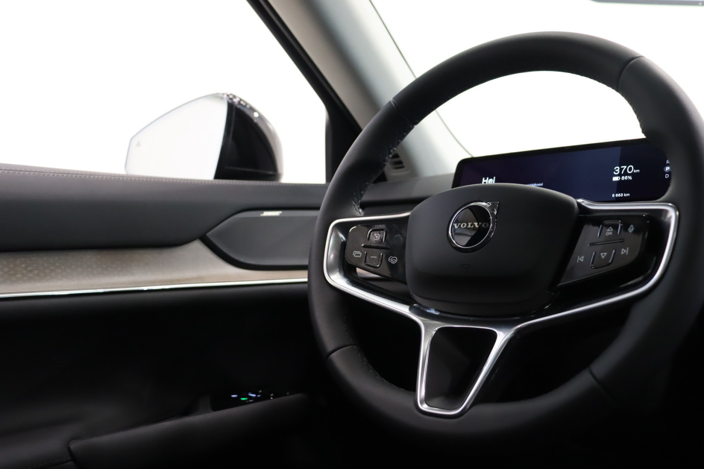 Esittelykuva VOLVO EX90 täyssähköautosta.