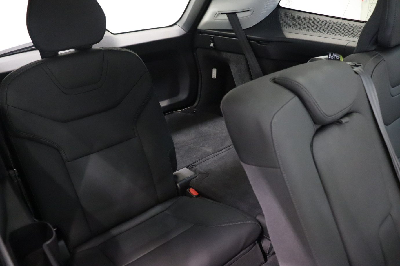 Esittelykuva VOLVO EX90 täyssähköautosta.