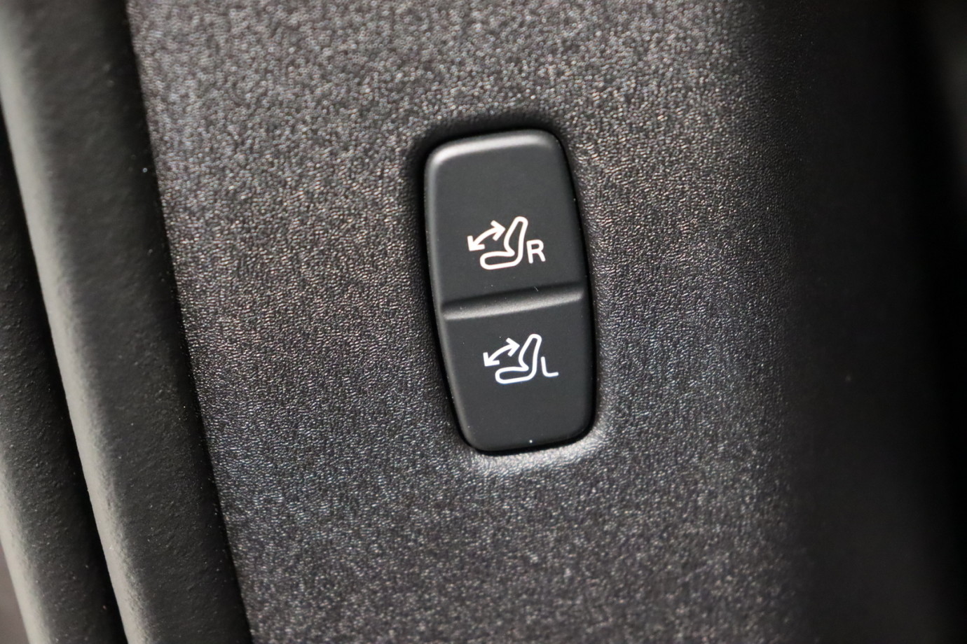Esittelykuva VOLVO EX90 täyssähköautosta.