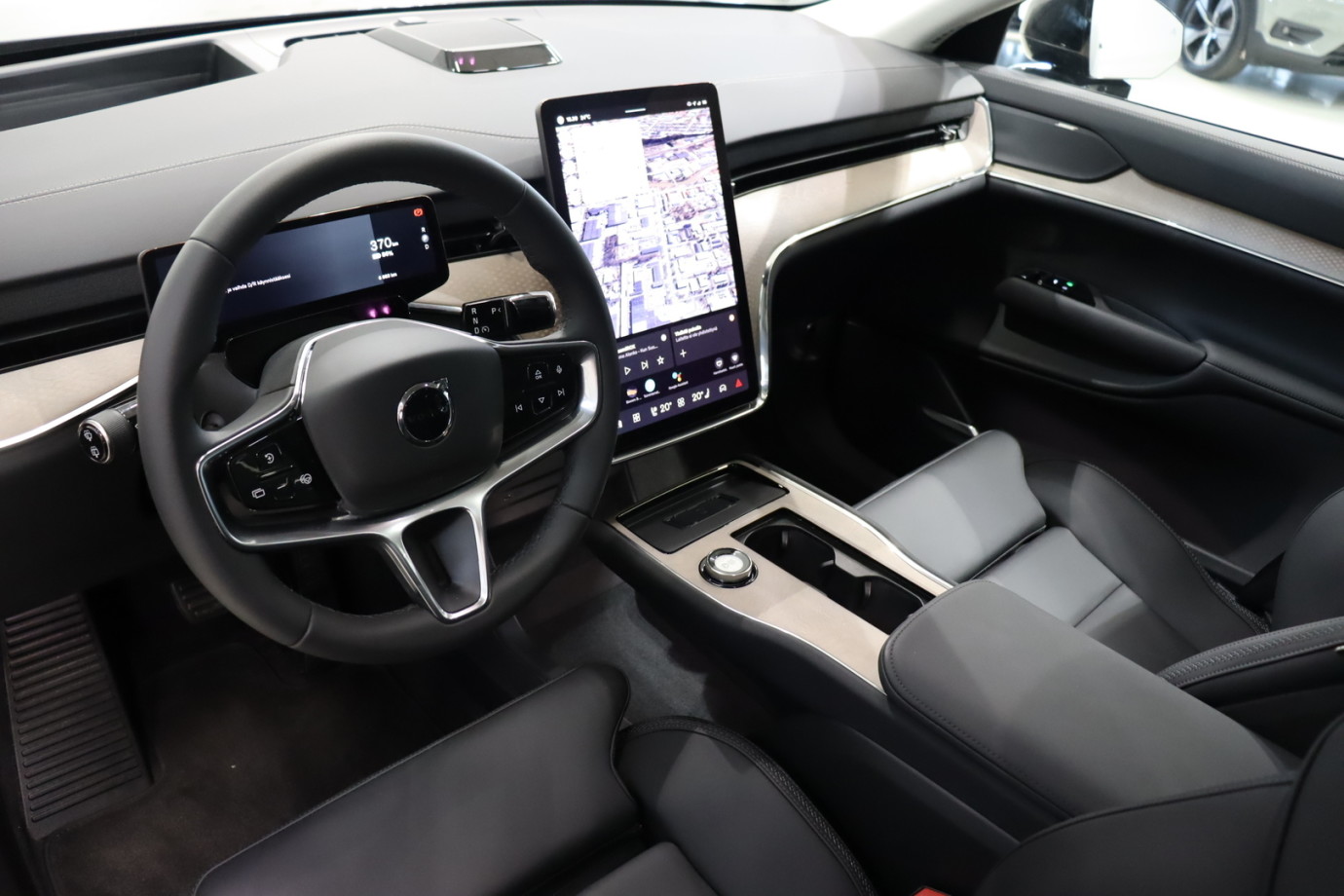 Esittelykuva VOLVO EX90 täyssähköautosta.
