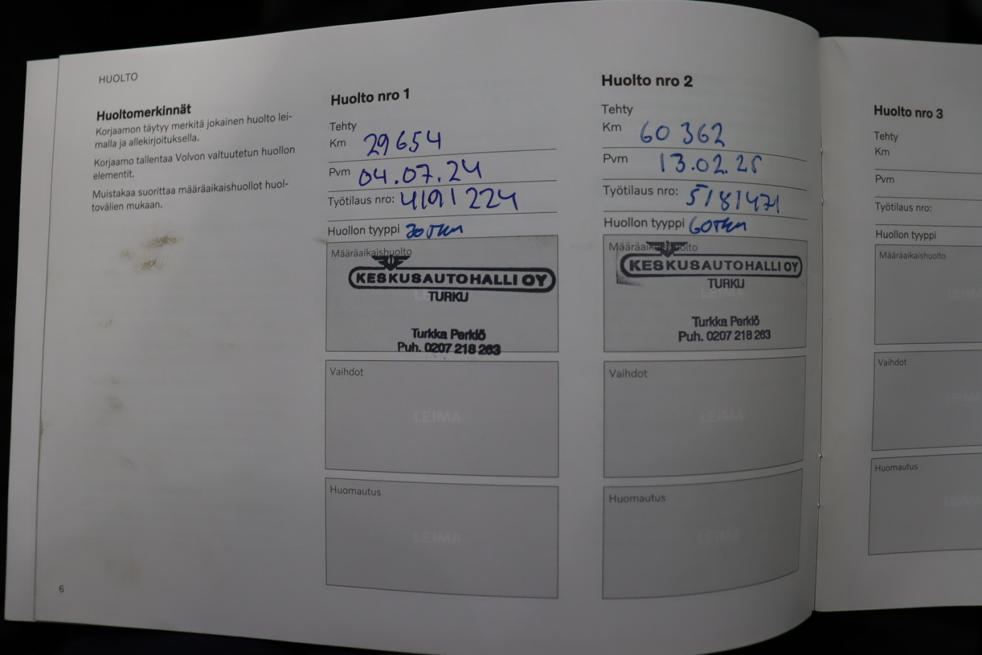 Esittelykuva VOLVO XC40 täyssähköautosta.