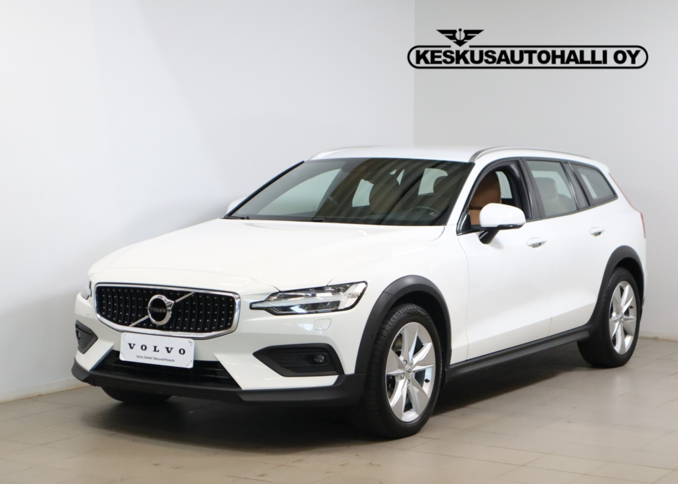 Esittelykuva VOLVO V60 CROSS COUNTRY dieselautosta.