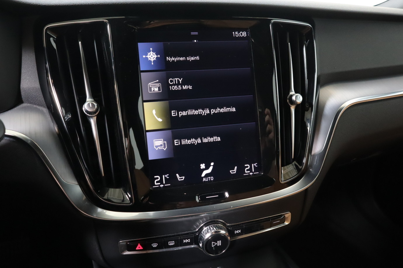 Esittelykuva VOLVO V60 CROSS COUNTRY dieselautosta.