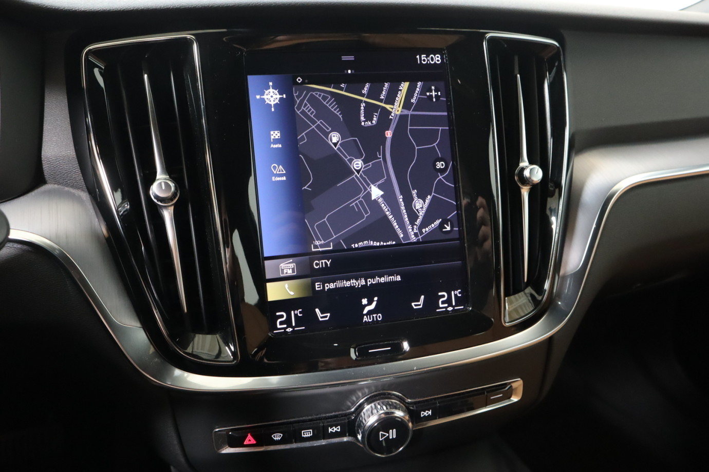 Esittelykuva VOLVO V60 CROSS COUNTRY dieselautosta.