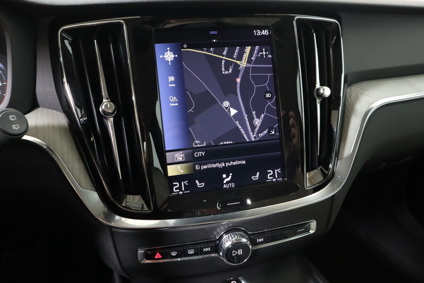 Esittelykuva VOLVO V60 dieselautosta.