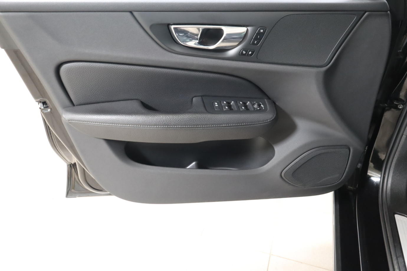 Esittelykuva VOLVO V60 dieselautosta.