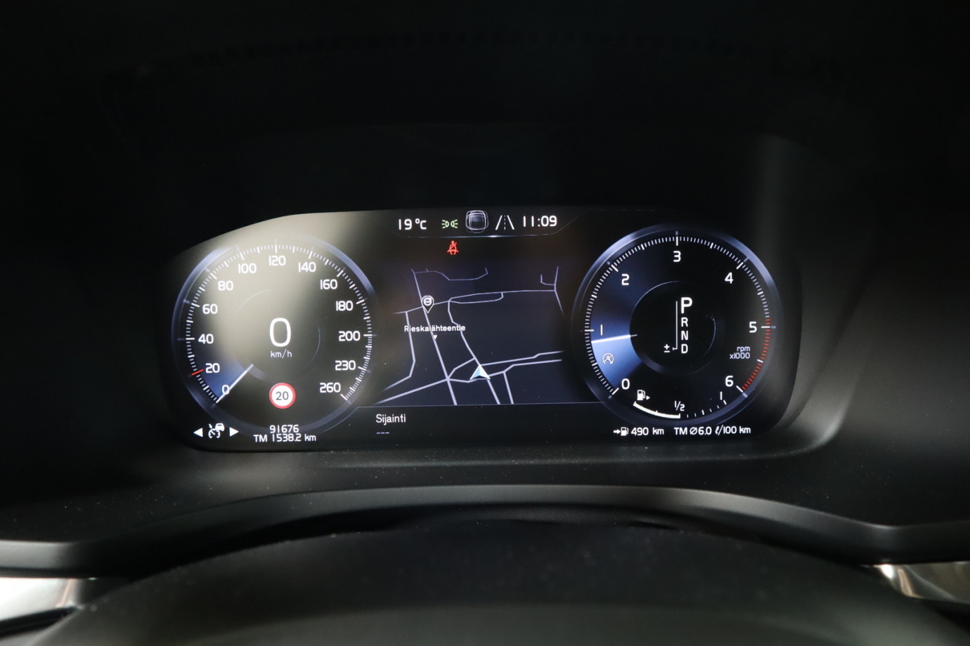 Esittelykuva VOLVO V60 dieselautosta.