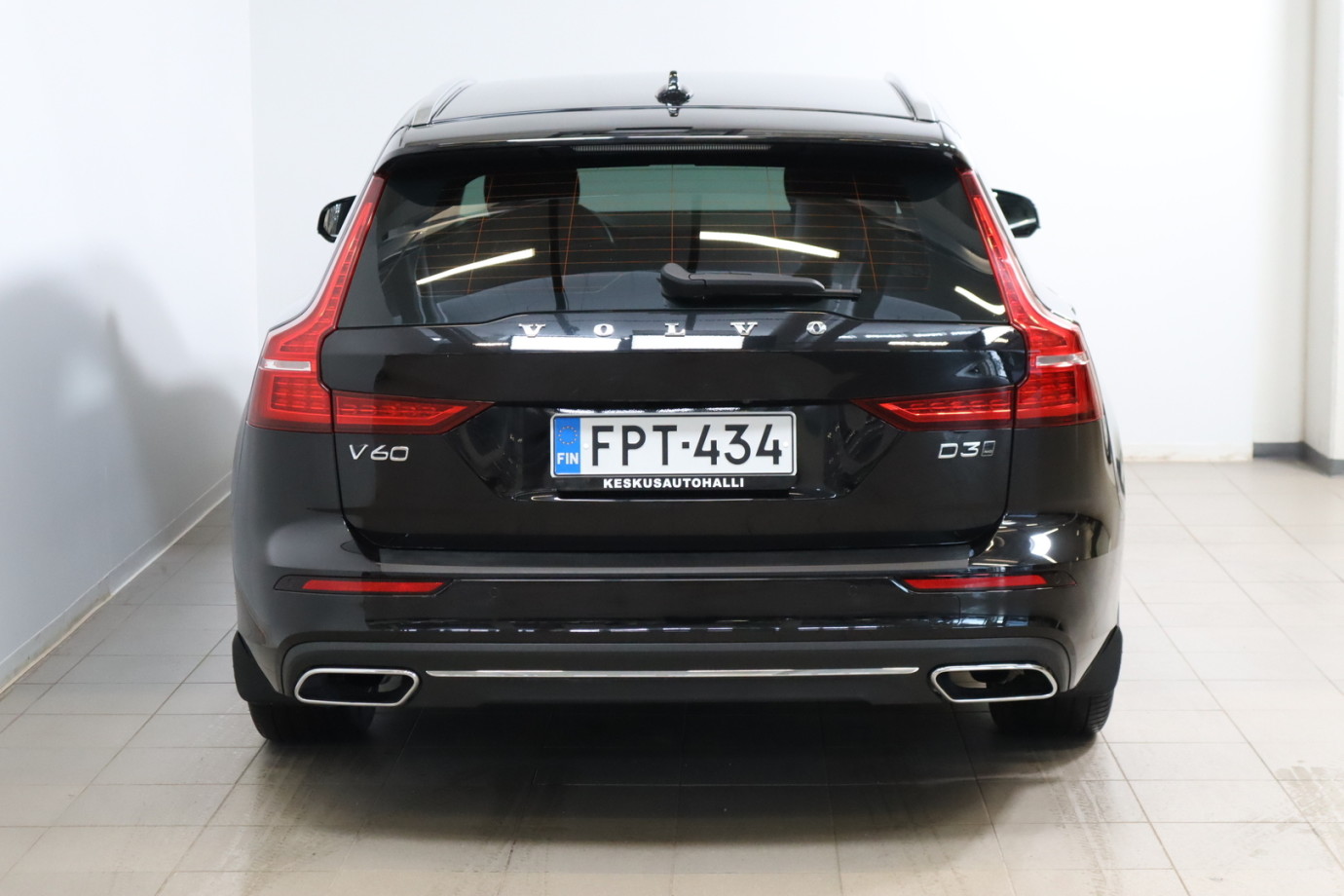 Esittelykuva VOLVO V60 dieselautosta.