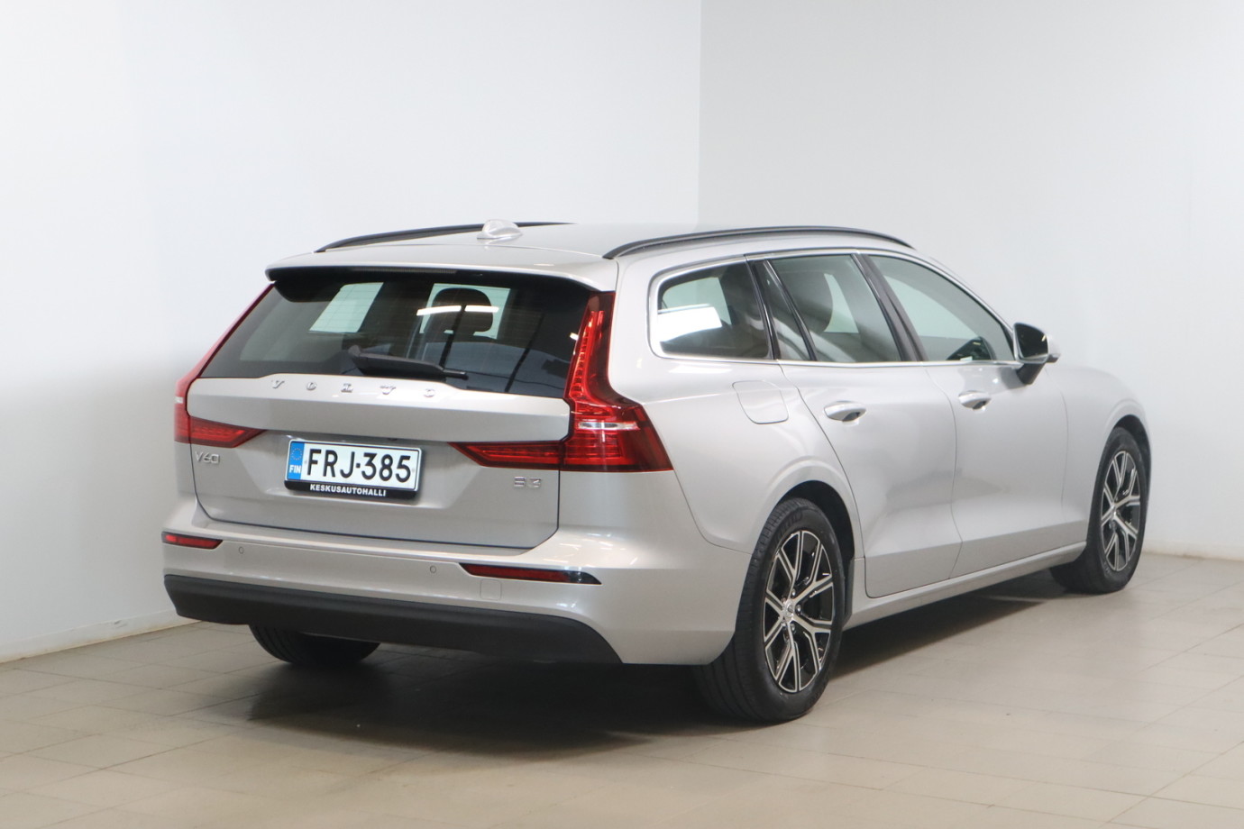 Esittelykuva VOLVO V60 bensiiniautosta.