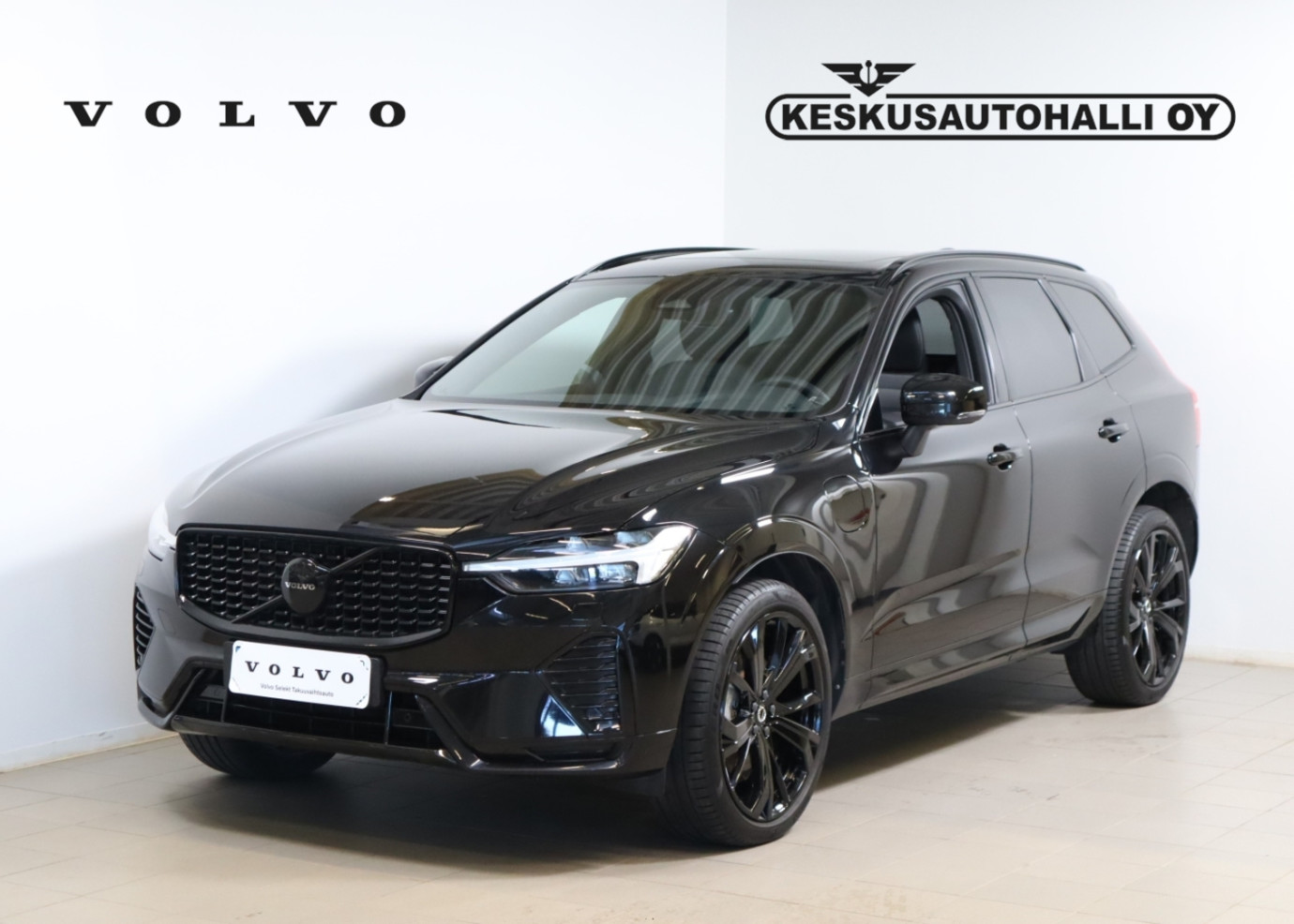 Esittelykuva VOLVO XC60 lataushybridiautosta.
