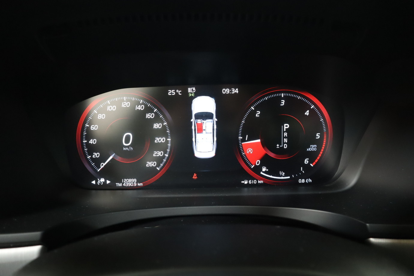Esittelykuva VOLVO S90 dieselautosta.