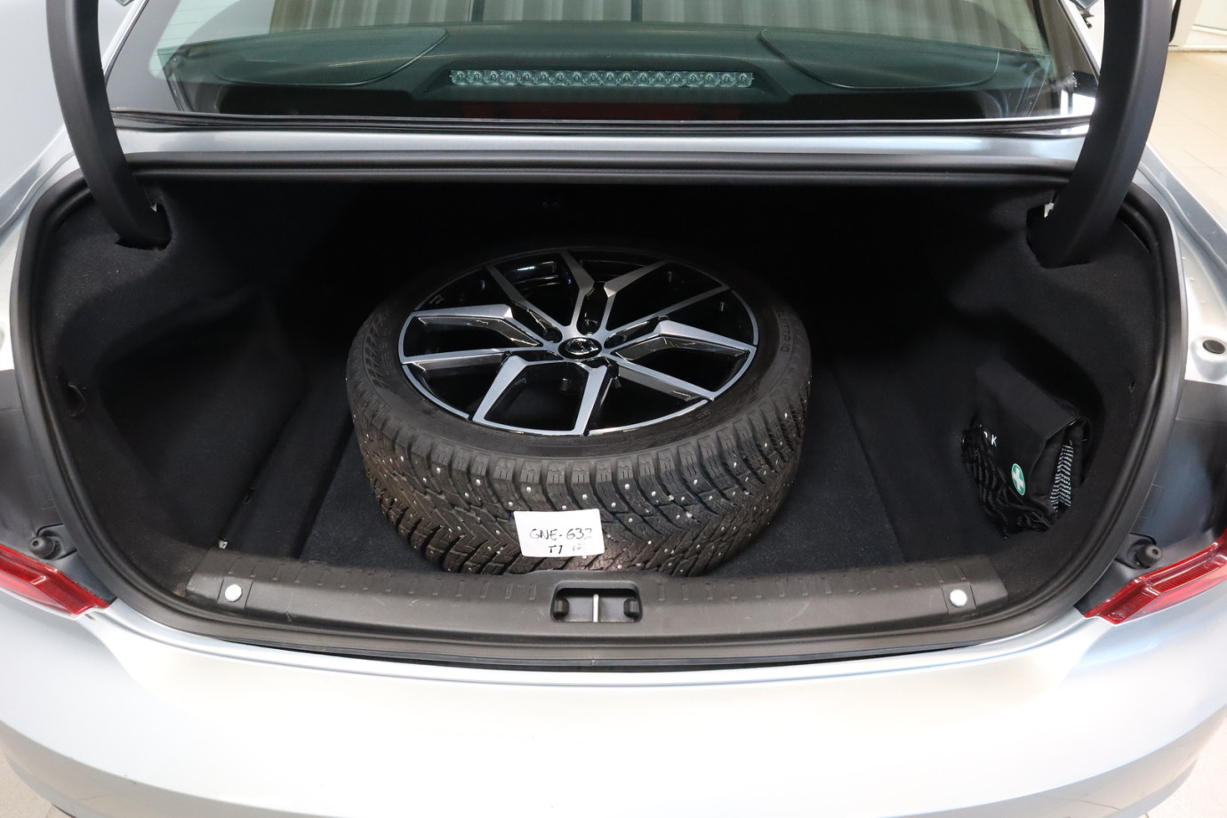 Esittelykuva VOLVO S90 dieselautosta.