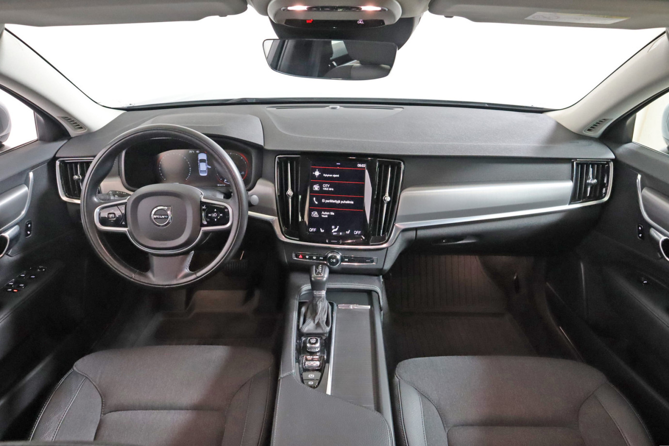 Esittelykuva VOLVO S90 dieselautosta.