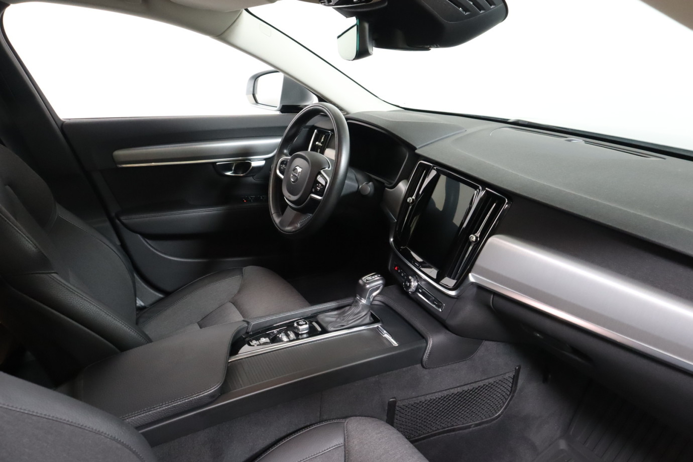 Esittelykuva VOLVO S90 dieselautosta.