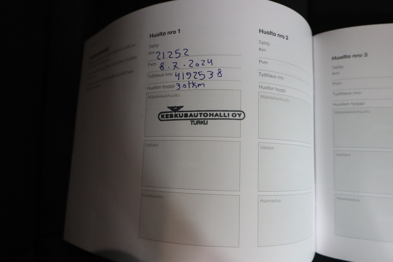 Esittelykuva VOLVO XC40 täyssähköautosta.