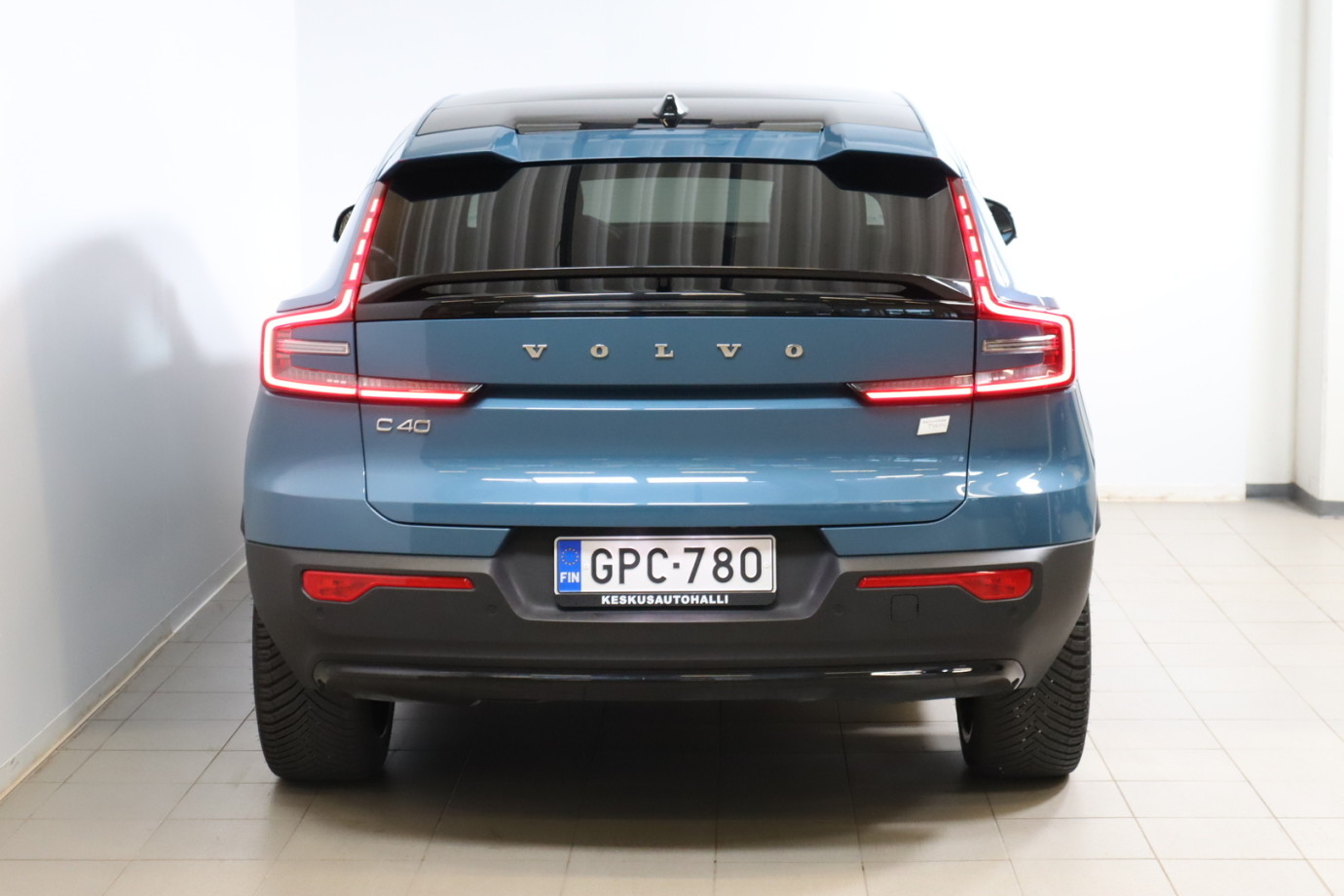 Esittelykuva VOLVO C40 täyssähköautosta.