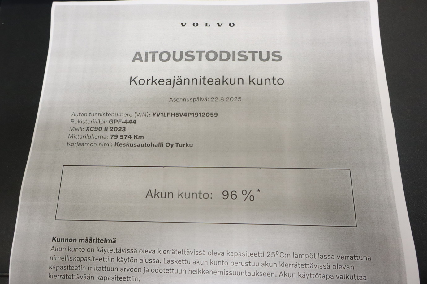 Esittelykuva VOLVO XC90 lataushybridiautosta.