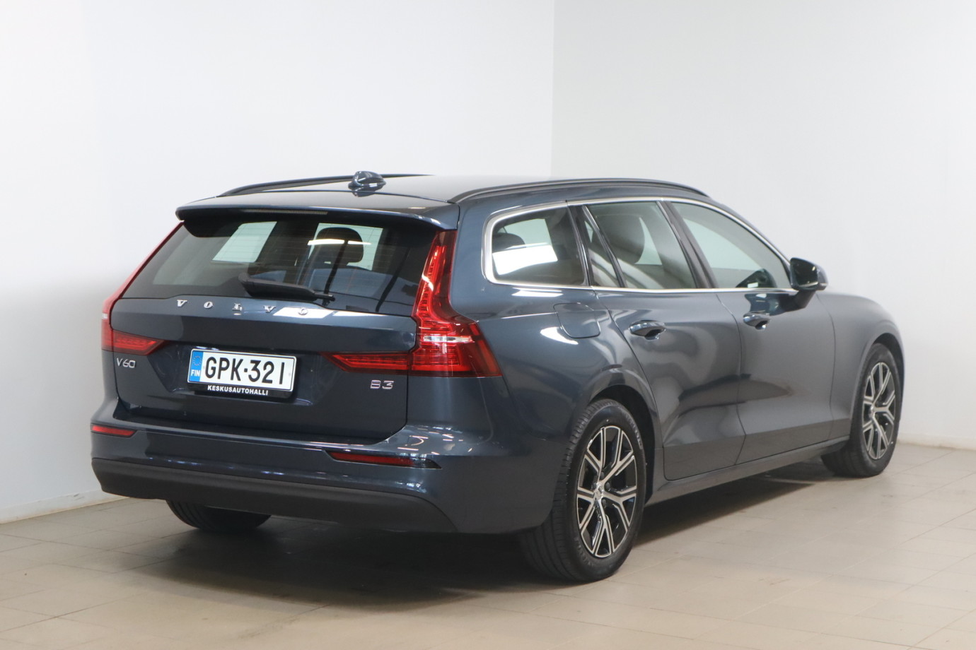 Esittelykuva VOLVO V60 bensiiniautosta.