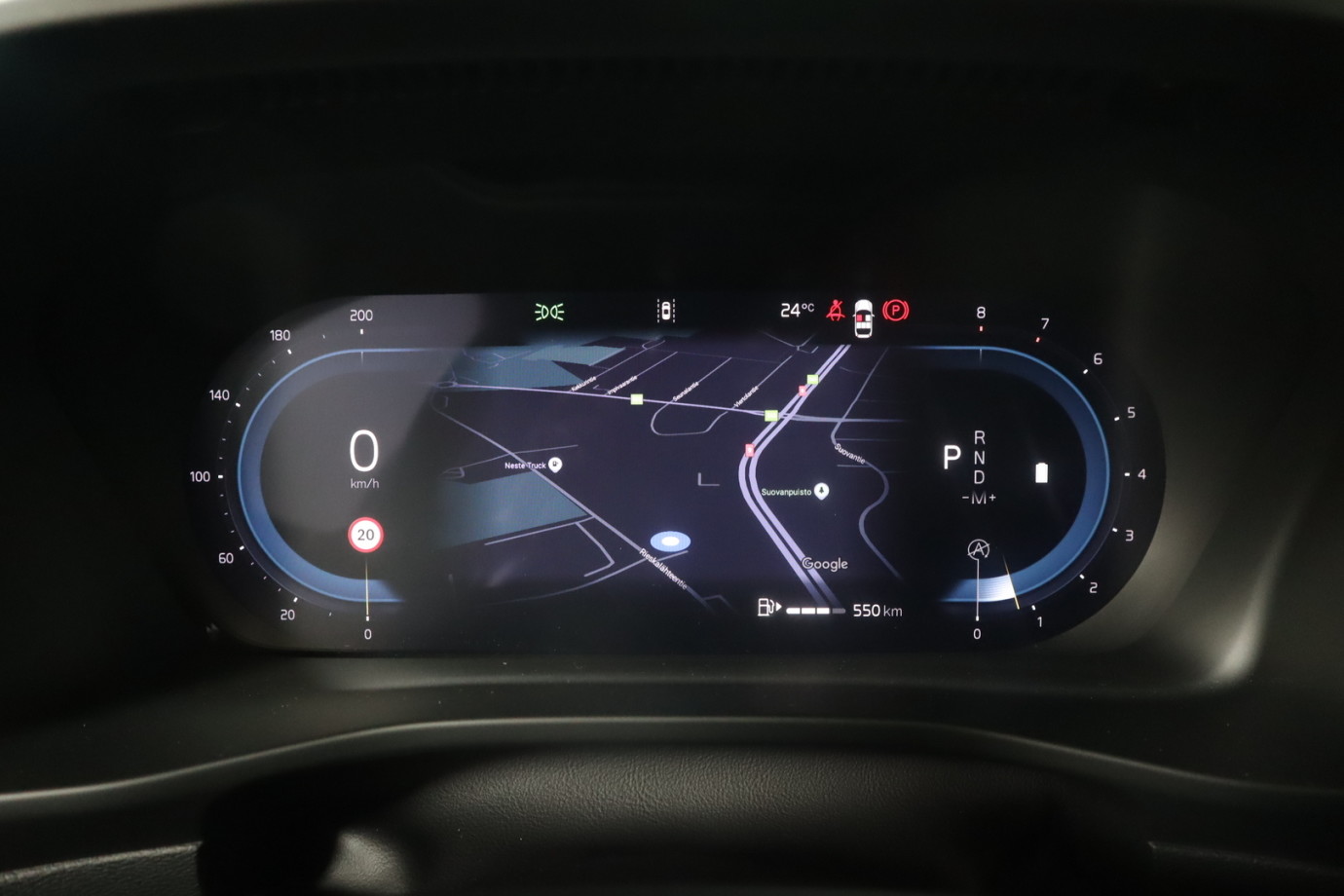 Esittelykuva VOLVO XC40 kevythybridiautosta.