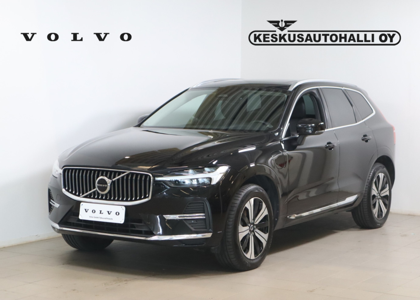 Esittelykuva VOLVO XC60 lataushybridiautosta.